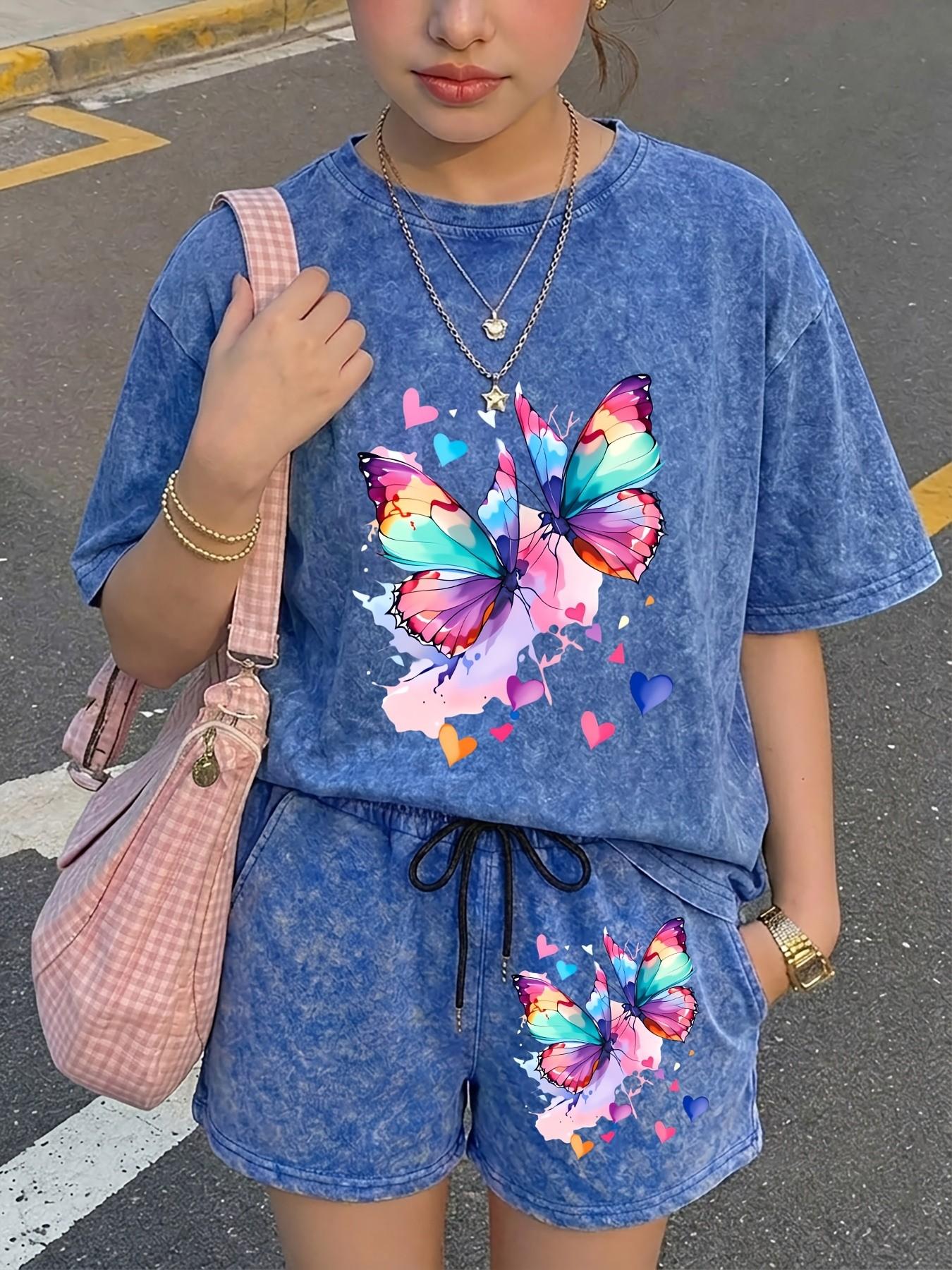 2-Piece Watercolor Gradient Butterfly and Heart Print Washed Casual Round Neck Two-Piece Set Clothes. Heavyweight fabric, elastic drawstring shorts. Basic and versatile, perfect for pairing with white sneakers for a lazy summer look.