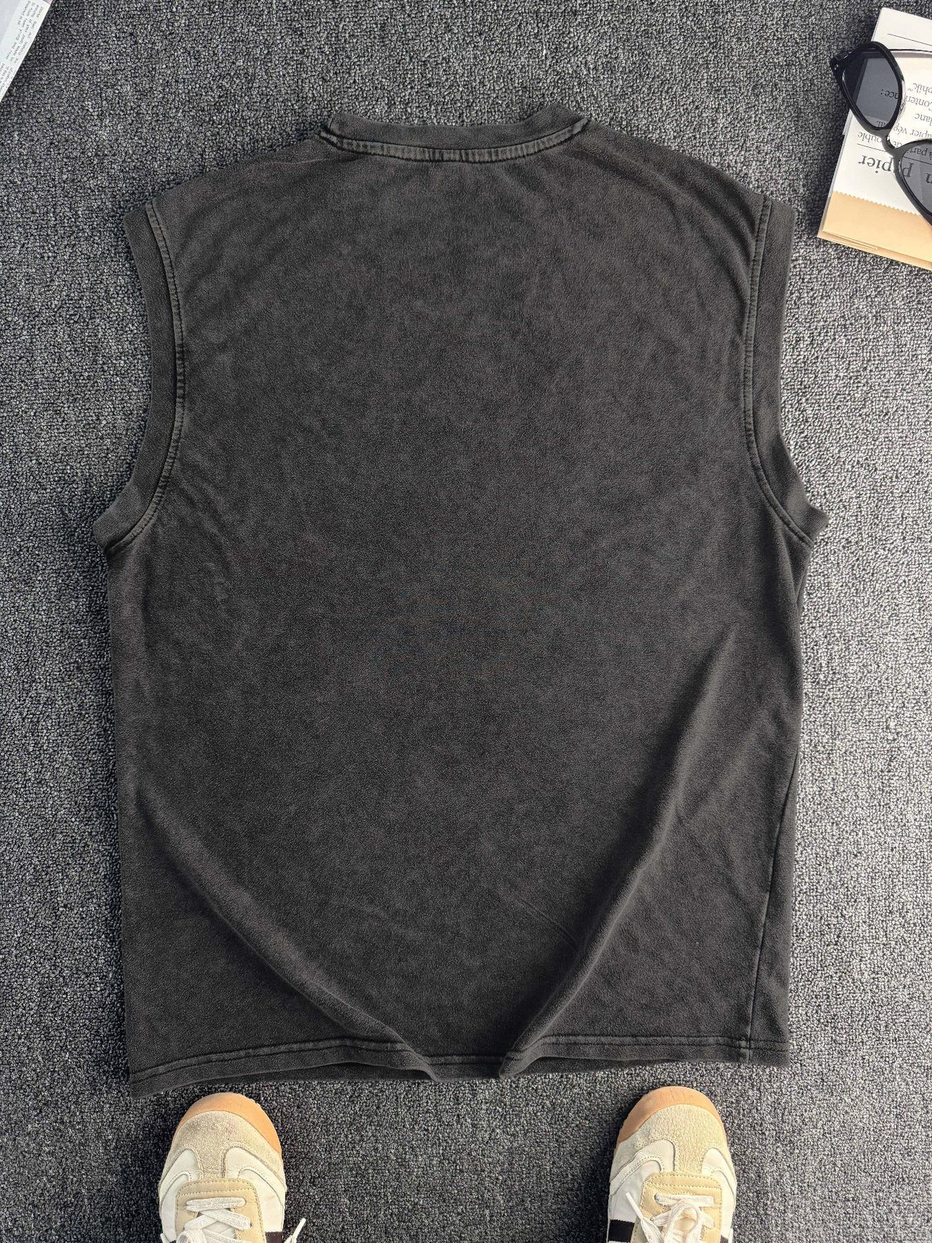 Men's Sun & Letter Print Round Neck Tank Top, Regular Fit Casual Fashion Sleeveless Top for Summer, Men's Clothes for Daily Wear, Athletic Tank Tops, Socks