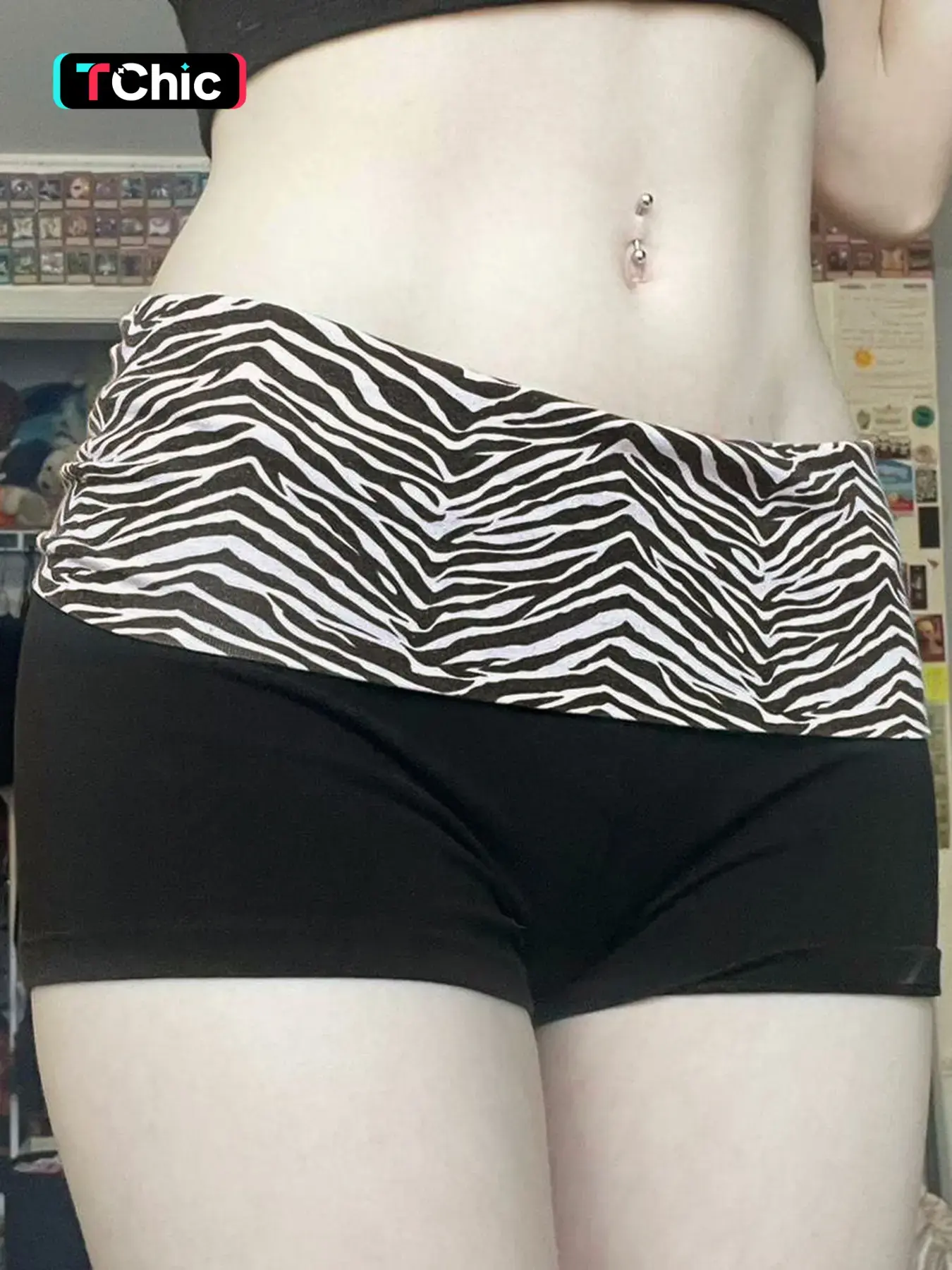 Women's Colorblock Striped Zebra-Stripe Knitted Shorts, Casual Wear Comfy Medium Skinny Fit Shorts, Summer 2026 Shorts for Ladies, Bottoms