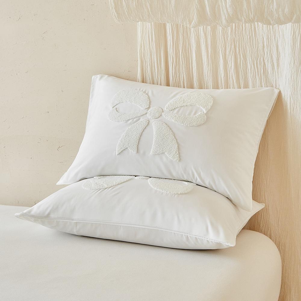 Towel  Embroidery pillowcases set of 2 counts, with bow pattern, simple and elegant, soft and comfortable. Each size includes two pillowcases. Available in two colors: white and khaki. There are 6 sizes available. They are suitable for bedroom, guest room