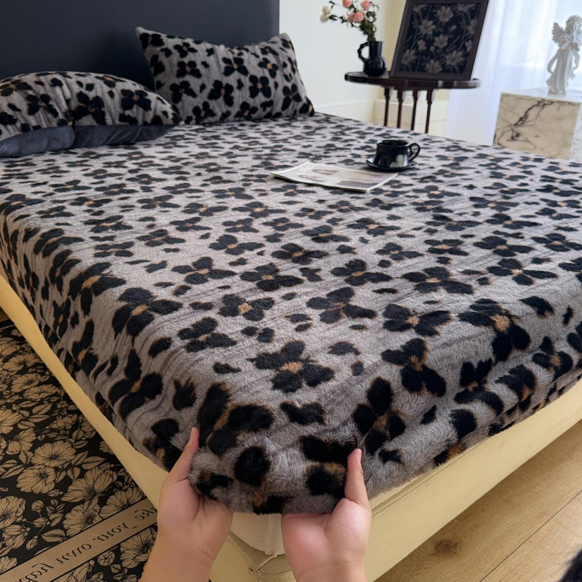 Faux Rabbit Fur Leopard, Tiger Print Fitted Sheet 3-Piece Set, Bedsheet Sets – Soft & Warm Solid Color Bedding, Premium Set (Includes 1 Fitted Sheet + 1/2 Pillowcases), All-Season, Perfect for Bedroom, Dorm, Sofa, Christmas Gift