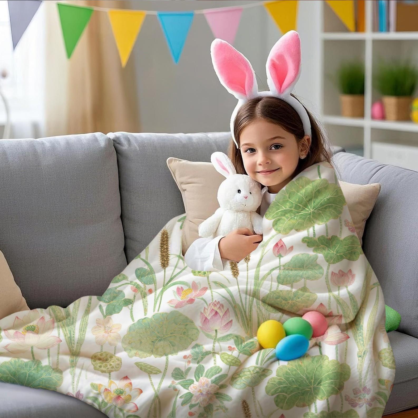 1 Piece Watercolor Lotus Pond Throw Blanket, HD Digital Single-Sided Printed Flannel Blanket, Super Soft Cozy Plush Warm Gift Blanket for Sofa Bed Travel Camping Decor