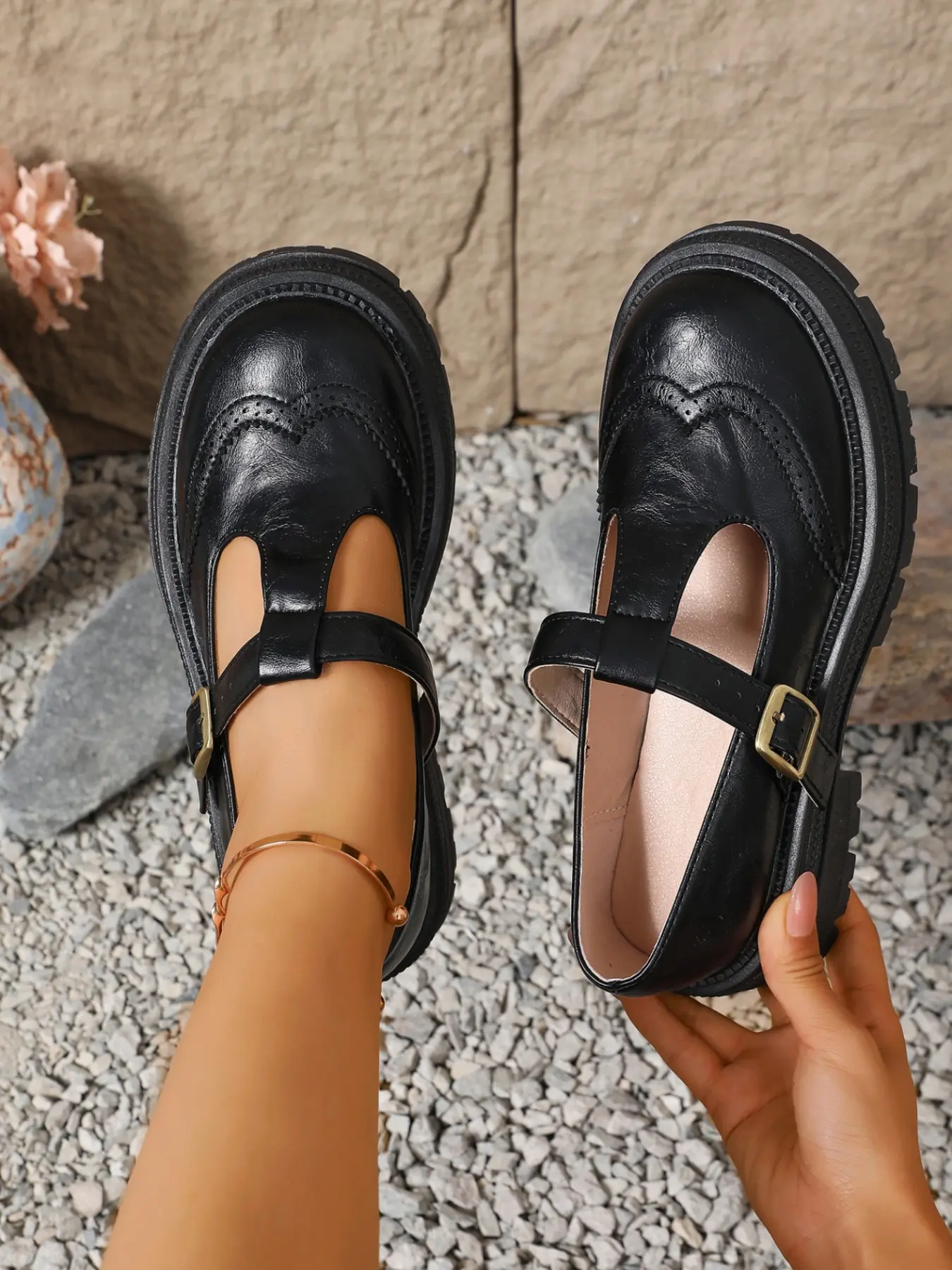 Women's Vintage Brogue Floral T-Strap Mary Jane Shoes, Thick Sole Chunky Heel Buckle Small Leather Shoes, Dark British Style Commuter Oxfords