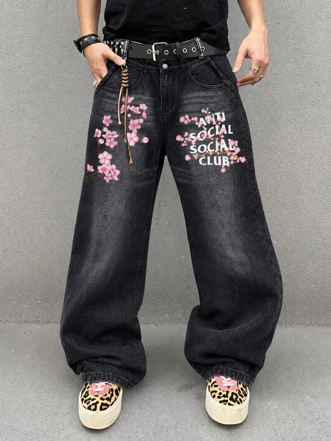 Men's Washed Black Cherry Blossom Graphic Jeans, Baggy Wide Leg Denim Pants with Floral Print, Loose Casual Streetwear Trousers for Daily Wear#MensJeans #BaggyJeans #CherryBlossom #FloralJeans #WideLegJeans#WashedBlack #BlackDenim #Streetwear#LooseFit