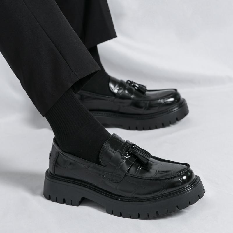 Ubetif Men's 2025 Fashionable Casual Tassel Decor Leather Slip-on Shoes,  Exquisite appearance Loafers, Simple Design Elegant Plain Round Toe Loafers, Business Style Temperament Flats for Daily Wear, MenShoes, Office Shoes, Valentine's Day, Gift for Him