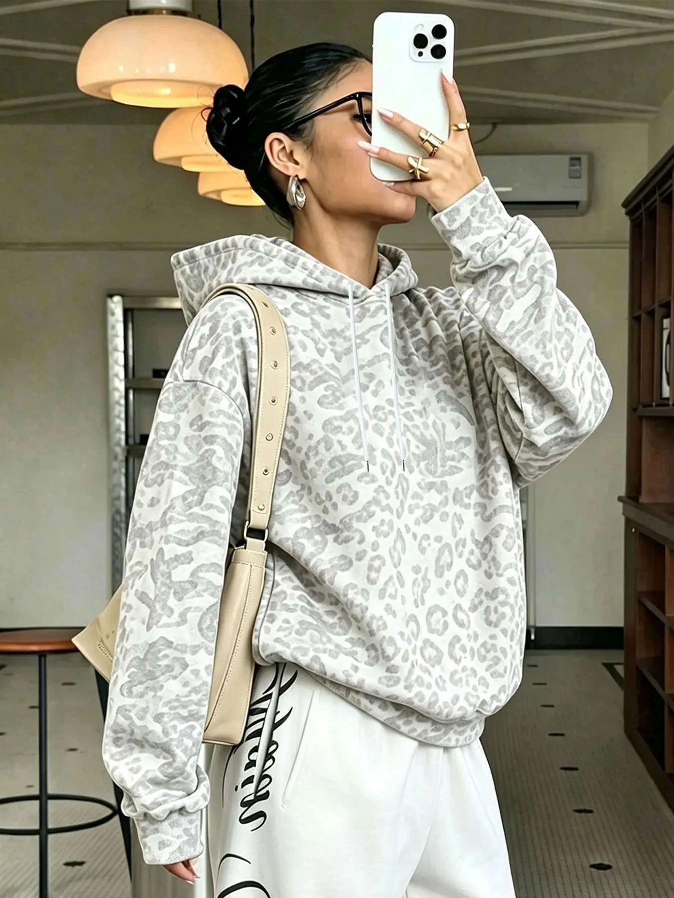 Light Leopard Print Hoodie Women, Lazy Style Loose Fit Drop Shoulder Top, Vintage Casual Unique Design, Fall Winter Long Sleeve Sweatshirt