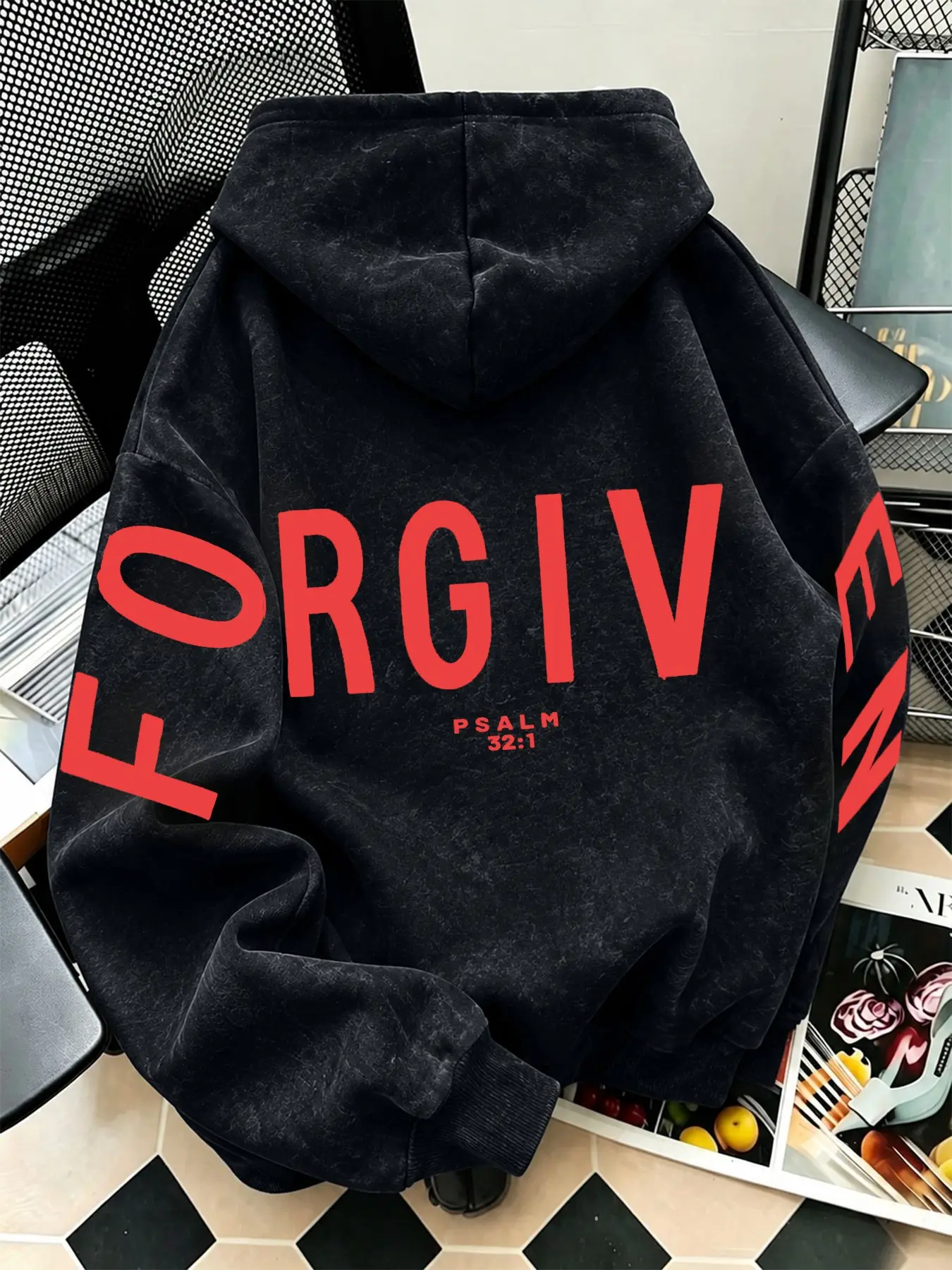 Men's Retro Washed Hoodie, Psalm 32:1, Letter Print, Loose Long-Sleeve Pullover, Suitable for Everyday Street Style.