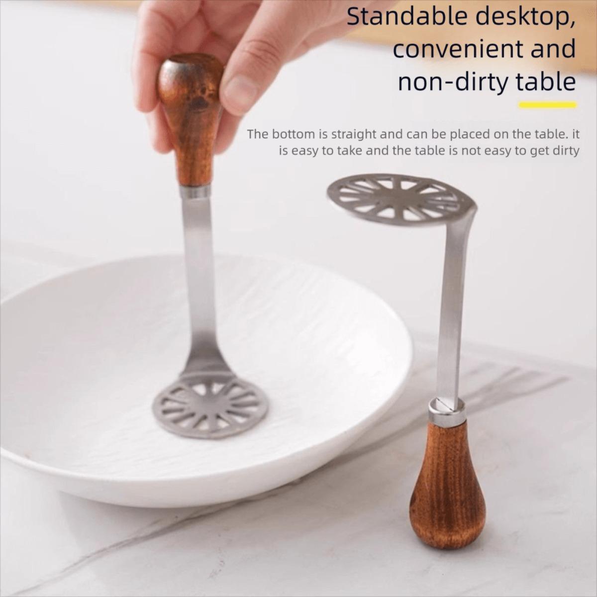 Manual potato masher, lemon juicer, manual press non-stick potato masher with non-slip wooden handle, rust-proof food masher. Potato mashing, food preparation, compact design
