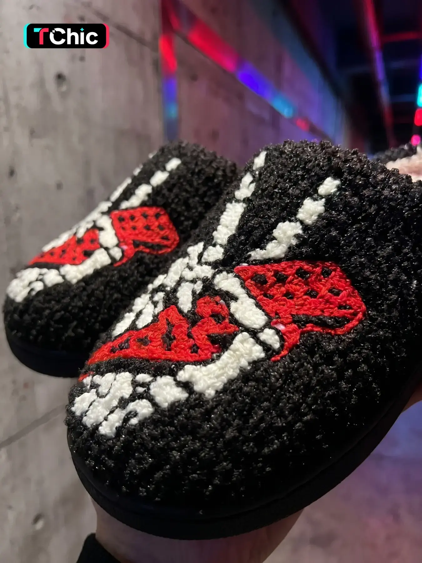 Dark Skull Flash Embroidered Plush Slippers, Textile, Lightning Stitch, Non-Slip Quiet Sole, Fall & Spooky Home Shoes, Fuzzy House Shoes