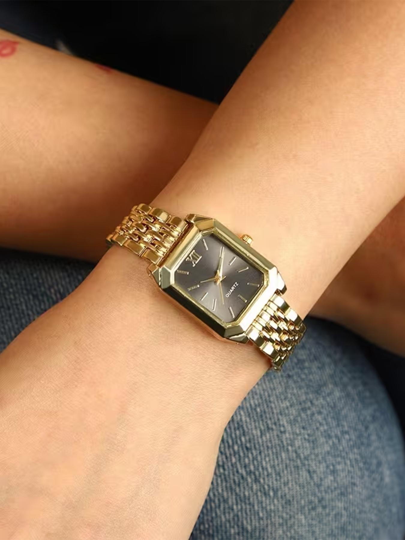 A set of 4 fashionable ladies' watches, trendy luxurious heart-shaped chains, regal quartz watches, retro rectangular dials, comfortable gold watch straps, perfect for Easter or daily wear.