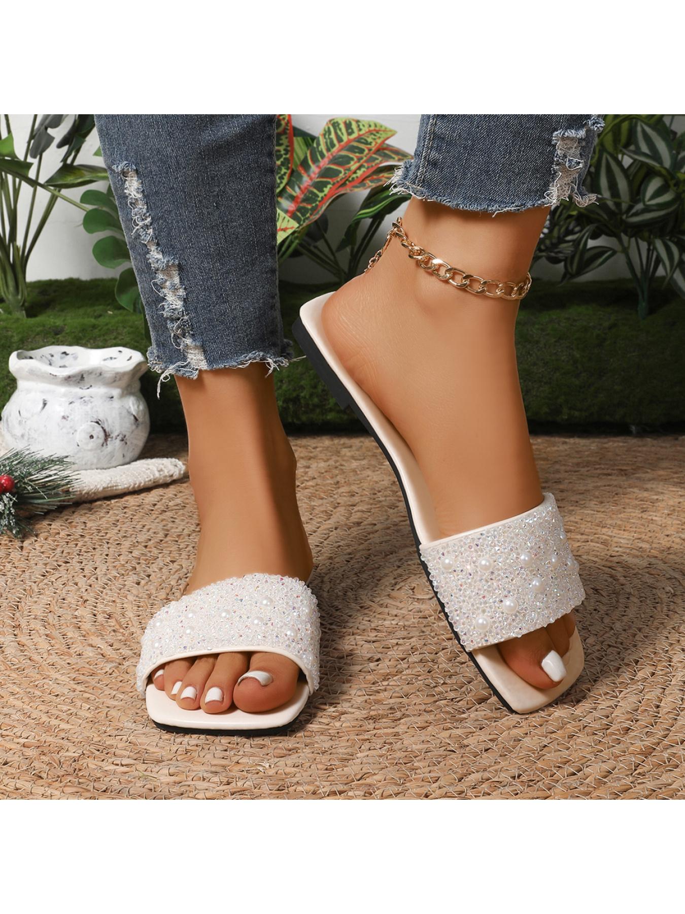 Women's slippers with pearl and rhinestone design, shiny flat slippers, comfortable and essential for home wear and dating.