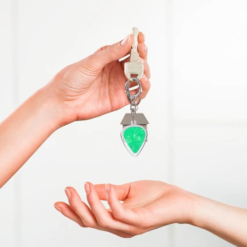 Transparent Pick Box, Pick Keychain, Guitar Pick Box, Acrylic Pendant, Storage Pendant, Guitar Pick Storage Pendant, Small Size, Suitable for Musicians To Carry Around