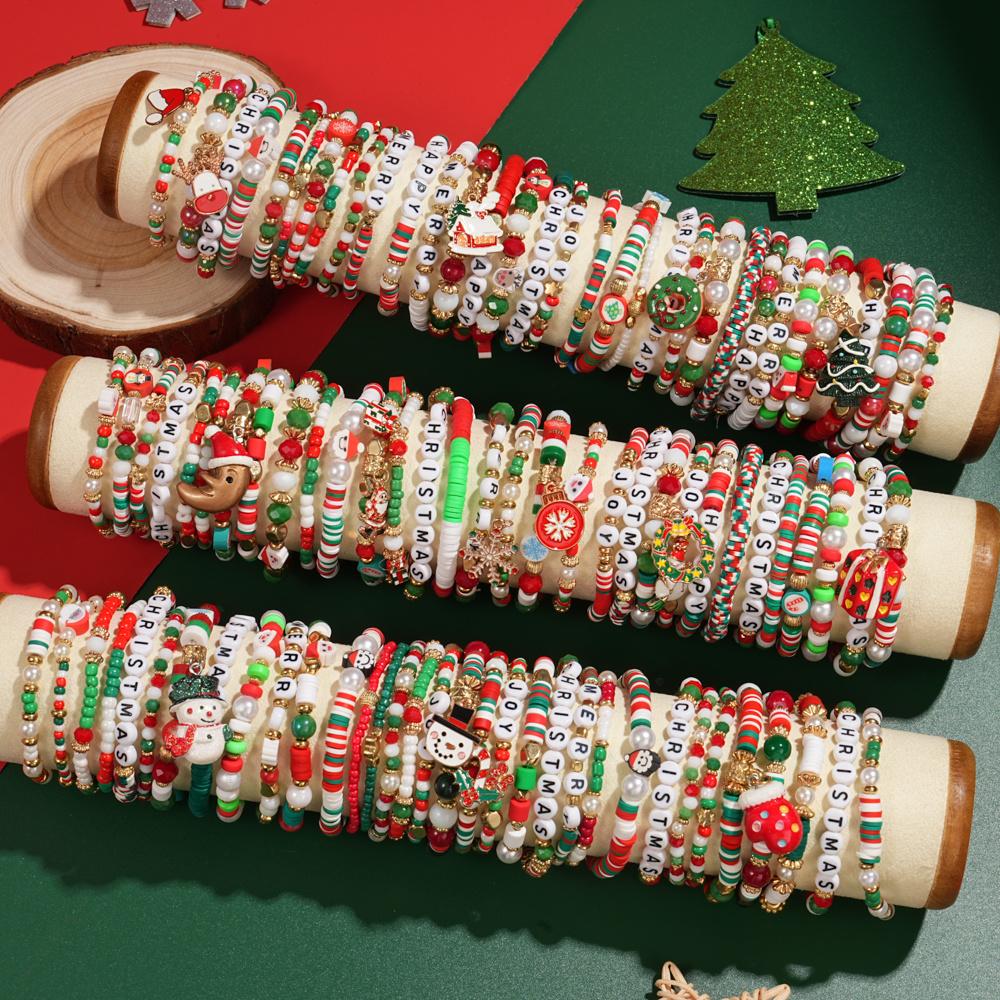 25/35/45Pcs Merry Christmas Polymer Clay Beaded Heishi Charm Bracelet Set - Women'S Colorful Party Favors And Gift Ideas - Random Santa Claus, Deer, Tree, Bell, Sock, Glove Designs, Perfect for Christmas Party Holiday Celebrations