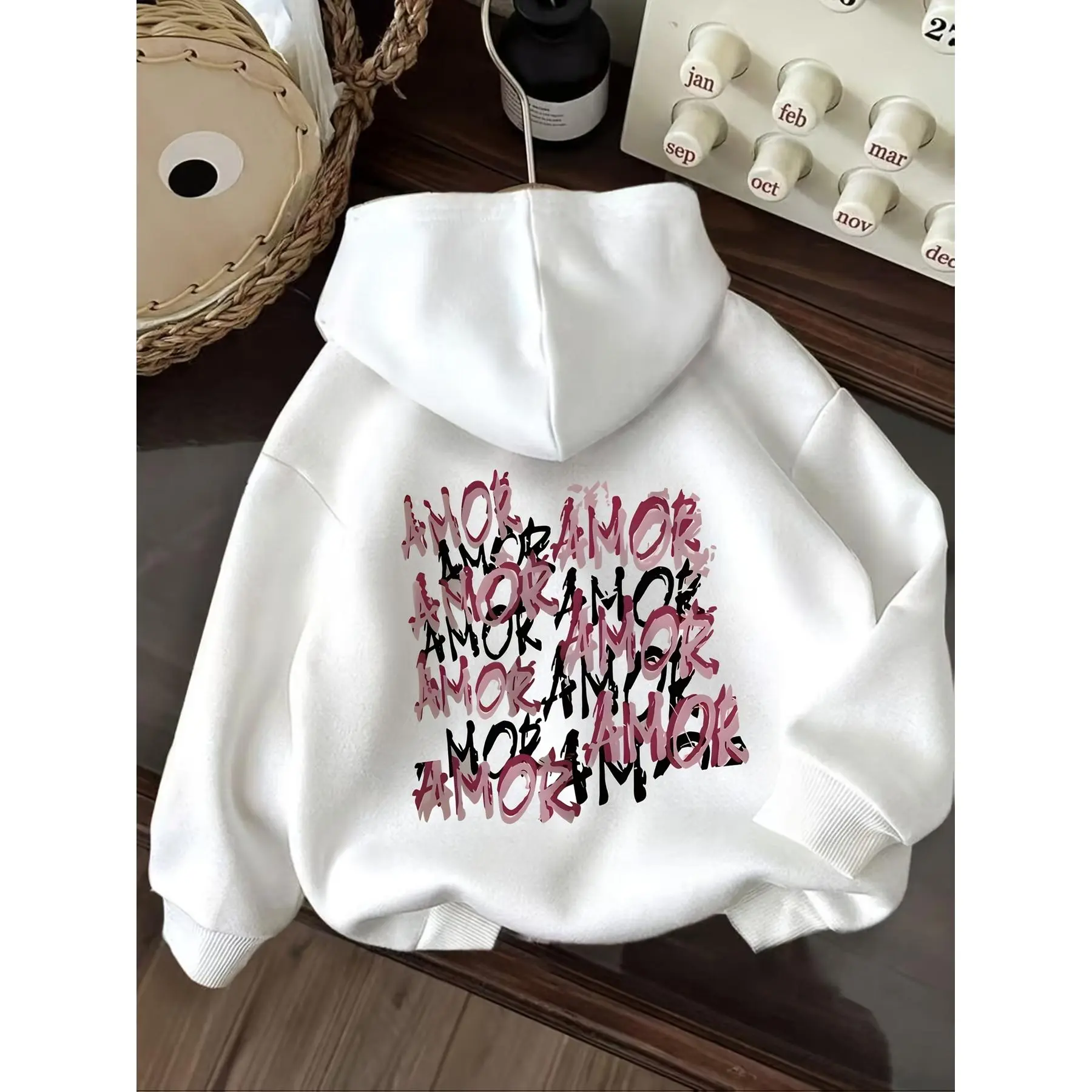 Fashionable Women'S Hooded Sweatshirt Featuring an "AMOR" Graphic Print - a Casual Pullover Suitable for All Seasons, Perfect for Relaxed Wear, Graphic Hoodie, And Comfortable Fit