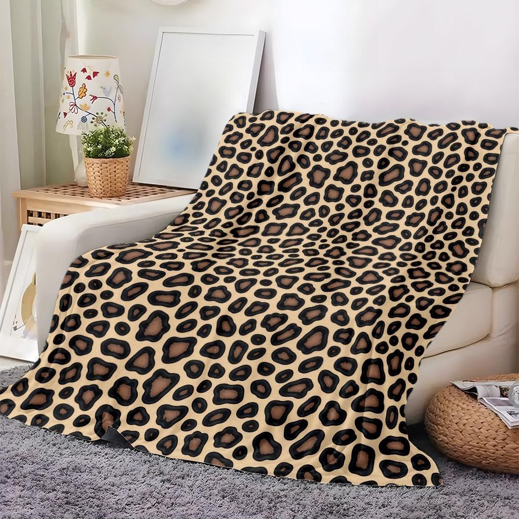 1 Comfortable Leopard Print Background Flannel Blanket, Soft Printed Cooling Blanket, 100% Polyester Fiber, Perfect Gift For Family And Friends