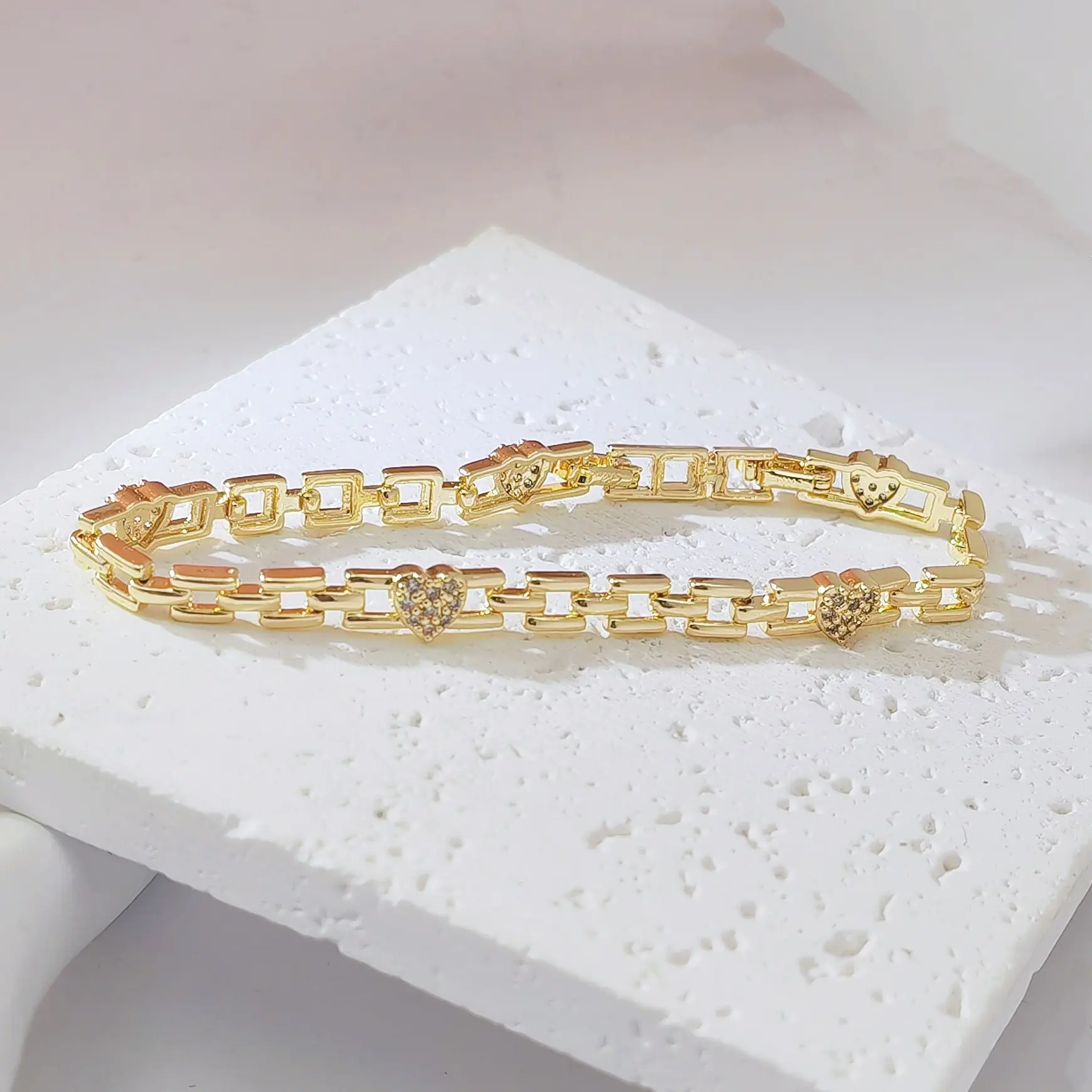QUEENDO Luxurious Heart-Shaped Diamond-Studded Square Interlocking Bracelet with Hollow Rectangular Chain, Exquisite and Elegant gf gift non tarnish jewelryfunky unique accessories gifts for women