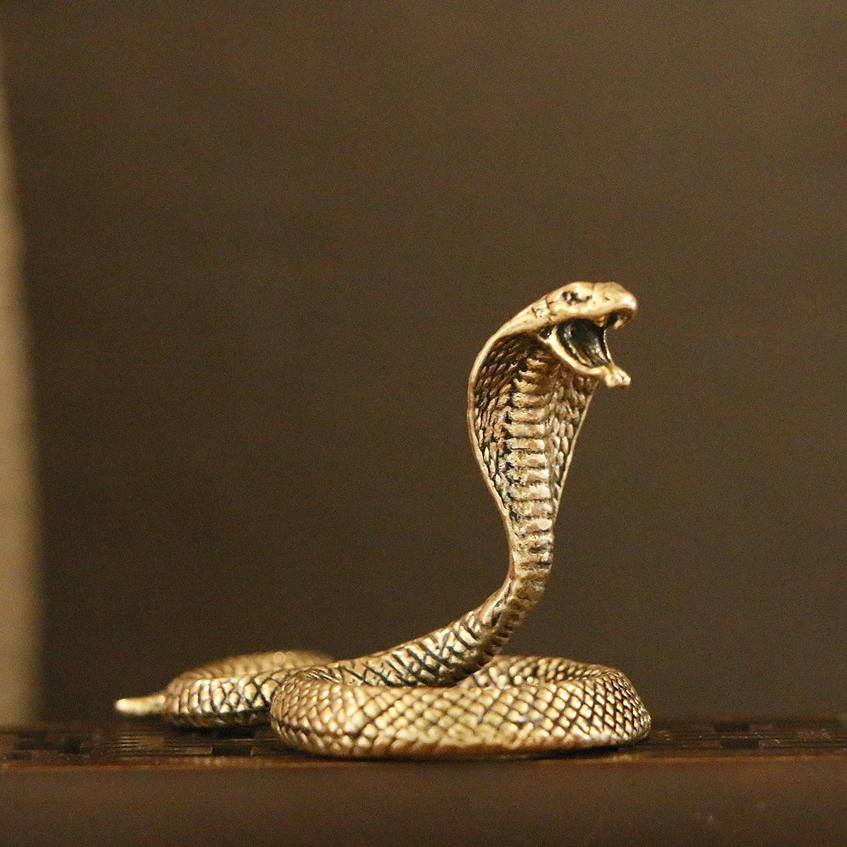 Brass Three-Dimensional Cobra Sculpture Model, Metal Decorative Item, Handmade Craft, Unique Artwork, Perfect for Home Decoration