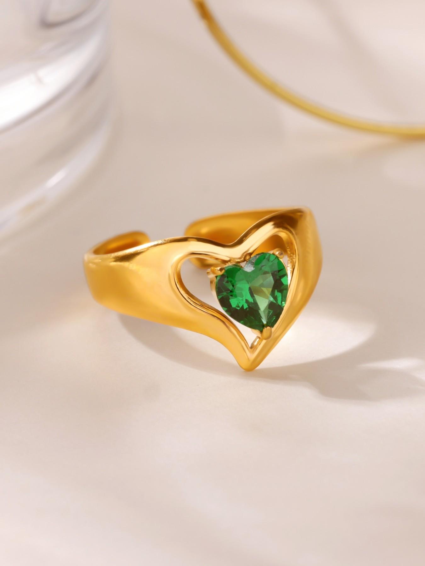 Luxurious Zircon Heart Ring for Women, Stainless Steel Wedding Ring, Fashionable Waterproof Jewelry, Perfect Gift for All Occasions