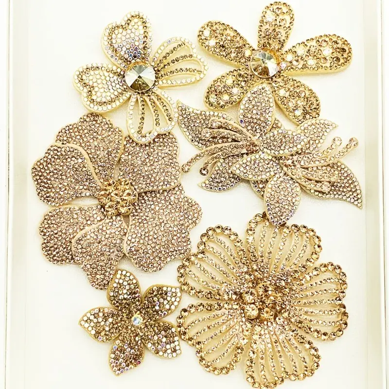 A Set of 6 Champagne-colored Rhinestone Flowers for DIY Hand-sewn Clothing, Shoes, Hats, Bags, and Packaging Decoration