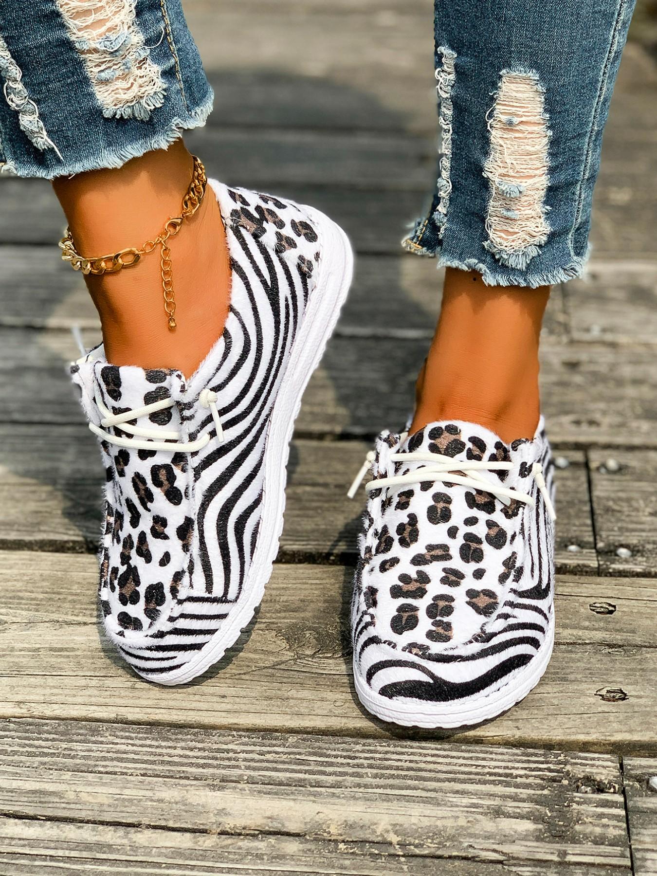 Women's Three-Leaf Clover Slip-On Sneakers, Dark Personality Comfortable Casual Shoes, Eye-Catching Design Must-Have for Trendsetters