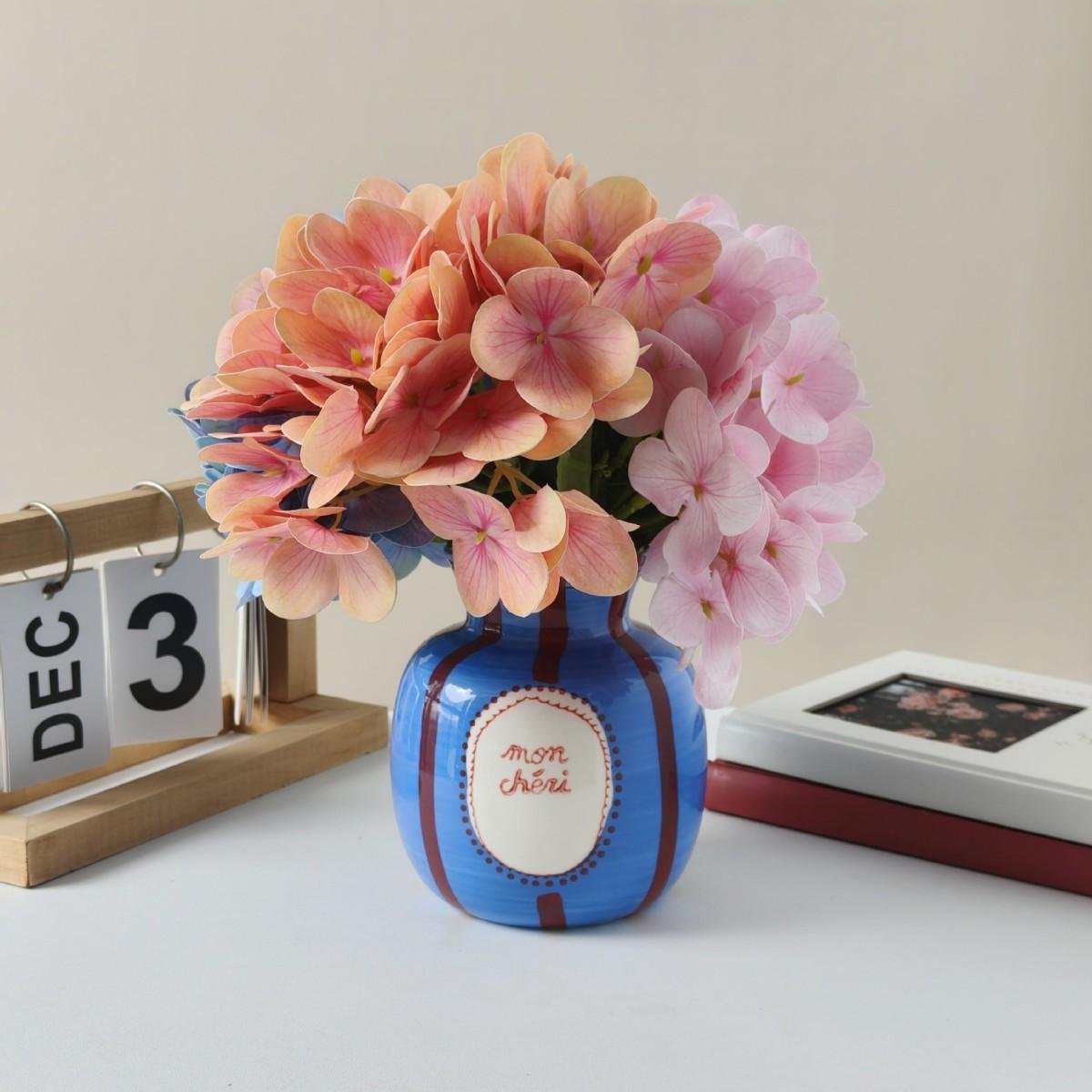 Hand-Painted Irregular Ceramic Vase, Heart Pattern, Home Decor Ornament, Small Flower Vase for Living Room, Unique Gift Idea