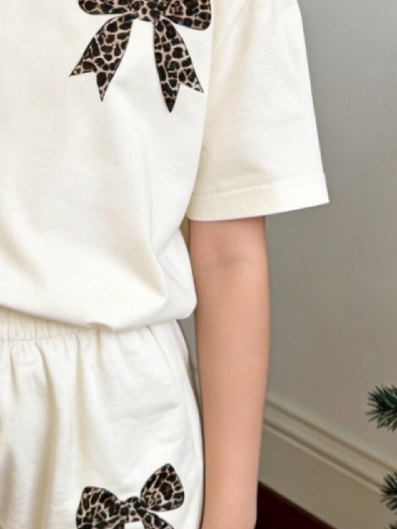 Girls' Summer School-Style Set: Comfortable Short-Sleeve T-Shirt and Shorts Two-Piece Set for School; Girls' Activewear with Printed Design; Girls' Round-Neck Short-Sleeve T-Shirt—Casual and Fashionable Summer Clothing for Kids