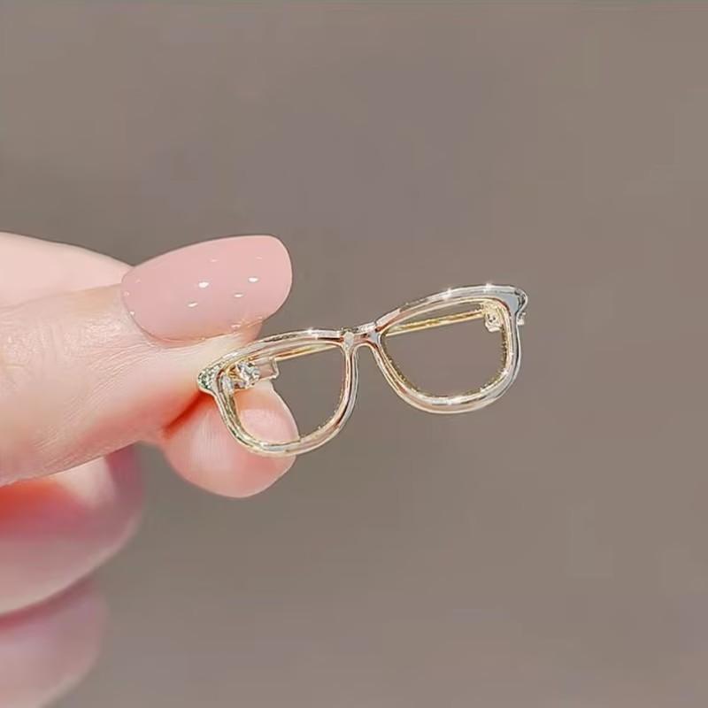 10-Pack Durable Safety Pins, Multi-Functional Sewing and Crafting Supplies, Fashionable Alloy Design, Ideal for Clothing Alterations