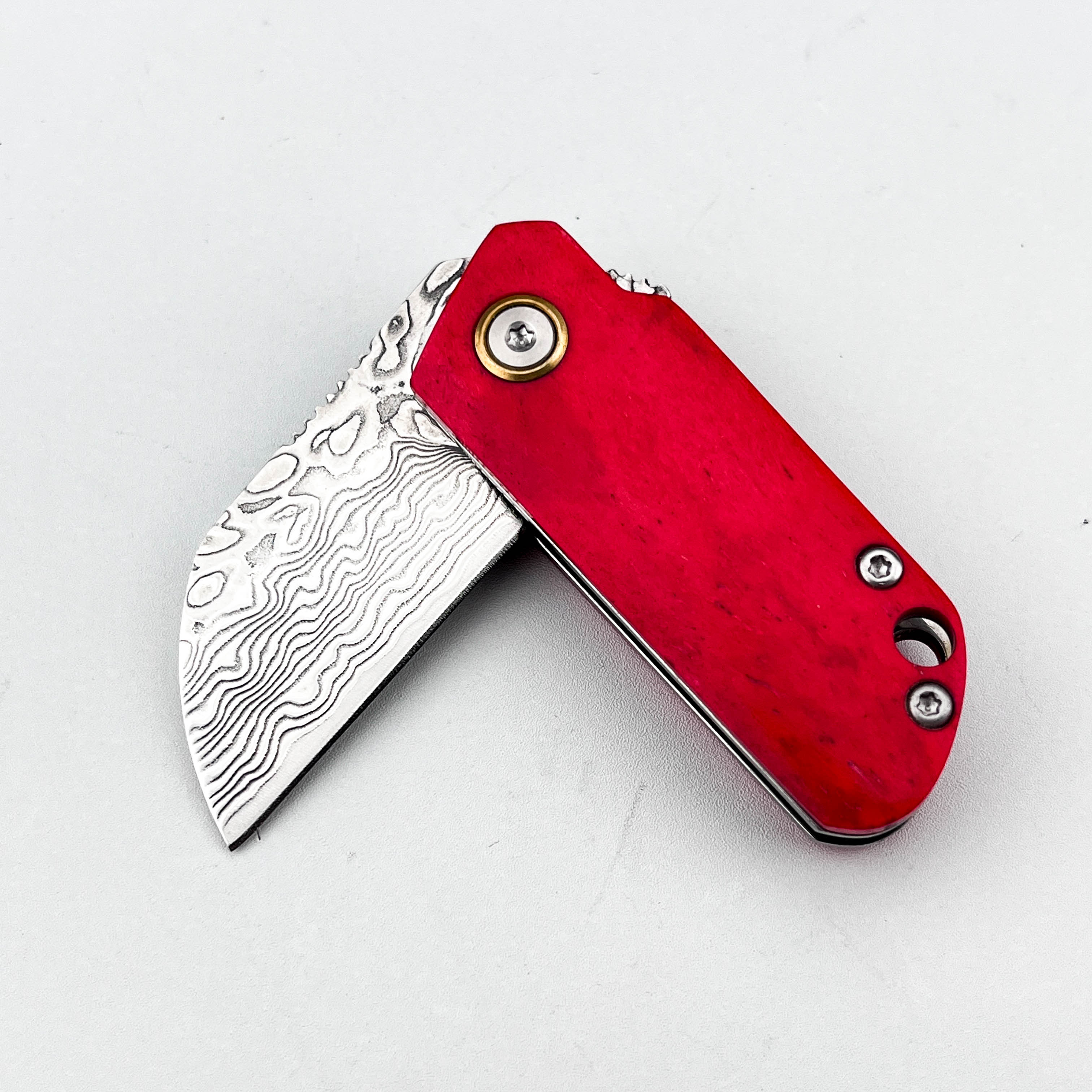 Mini Damascus folding knife, Portable knives, ultra-small and portable, handcrafted Damascus steel blade, dyed cow bone handle, with a hanging rope, practical tool for daily carry-on EDC, outdoor camping and hiking