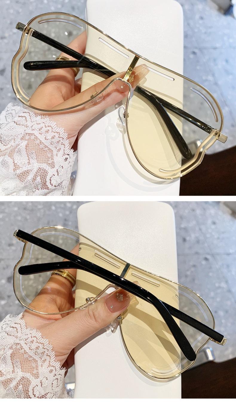 Oversized One-Piece Shield Sunglasses for Women, UV400 Protection Gold Frame Windproof Shades, Trendy Gradient Purple Lens Cycling & Streetwear Eyewear Oversized One-Piece Shield Sunglasses for Women, UV400 Protection Gold Frame Windproof Shades, Trendy Gradient Purple Lens Cycling & Streetwear Eyewear