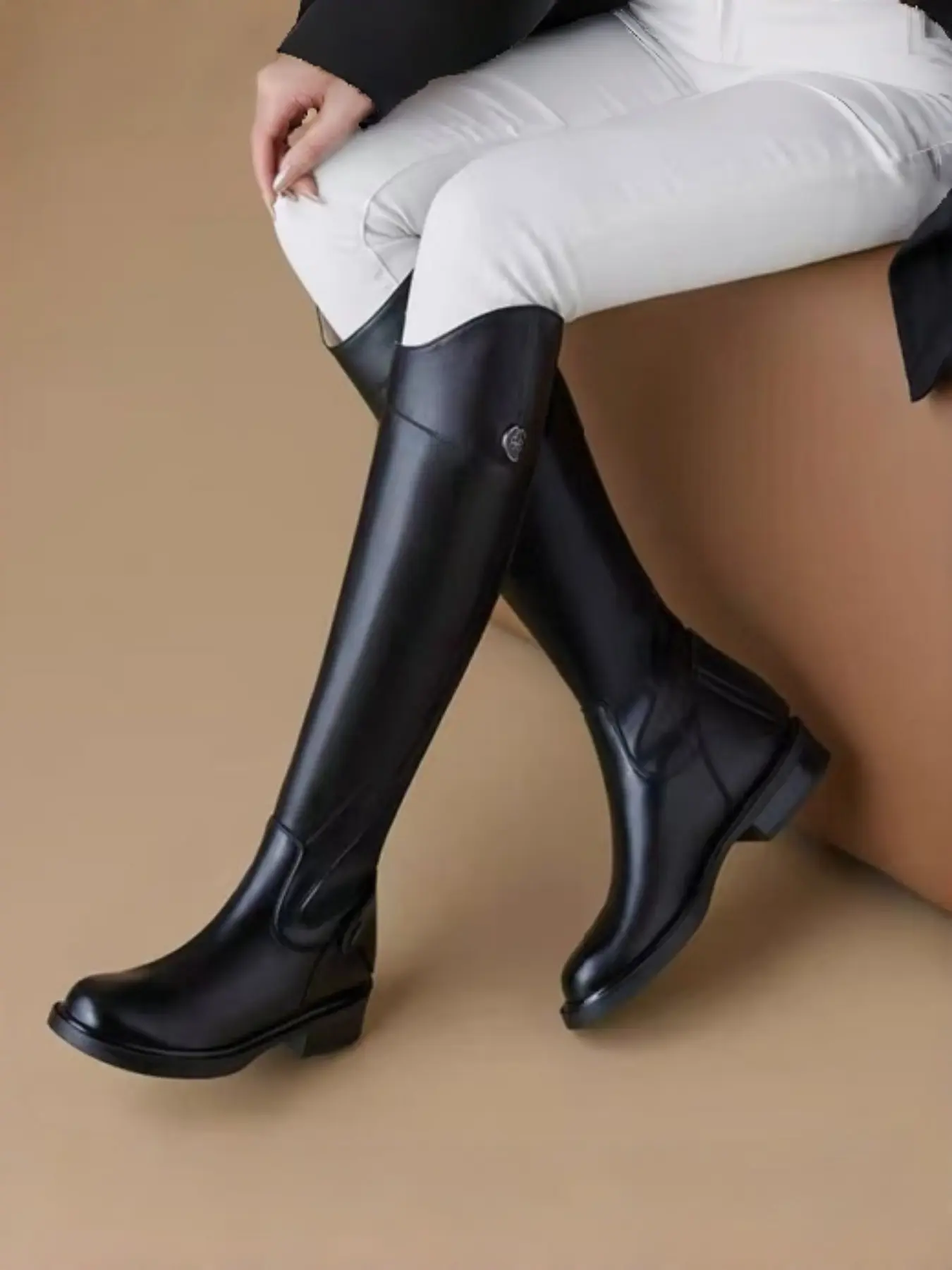 Glossy PU Equestrian Style Round Badge Decorated Low Heel Tall Women Knight Boots, Round Toe Knee-High Riding Boots