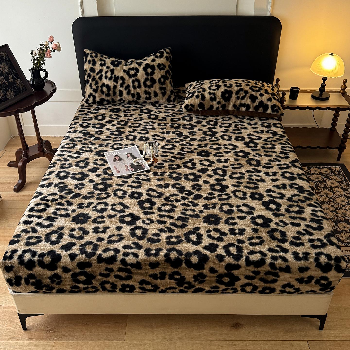 Faux Rabbit Fur Leopard, Tiger Print Fitted Sheet 3-Piece Set, Bedsheet Sets – Soft & Warm Solid Color Bedding, Premium Set (Includes 1 Fitted Sheet + 1/2 Pillowcases), All-Season, Perfect for Bedroom, Dorm, Sofa, Christmas Gift