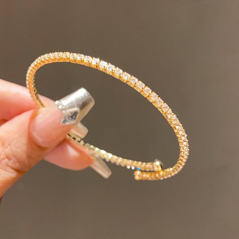 Simple Zircon Geometric Open Bracelet, a Fashionable and Sophisticated Luxury Bracelet with a Personalized, Exquisite, and Unique Design, Ideal as a Gift for Women