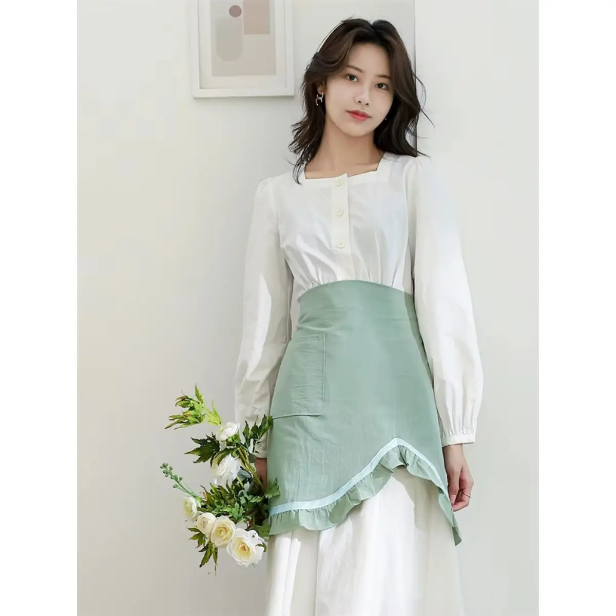 Women Waist Apron – Ruffled Half Apron with Pockets, Cute Kitchen Cooking & Baking Waist Skirt, Viral TikTok Café Barista & Flower Shop Uniform, Stylish Waitress Work Apron, Aesthetic Hostess Outfit for Ladies & Girls