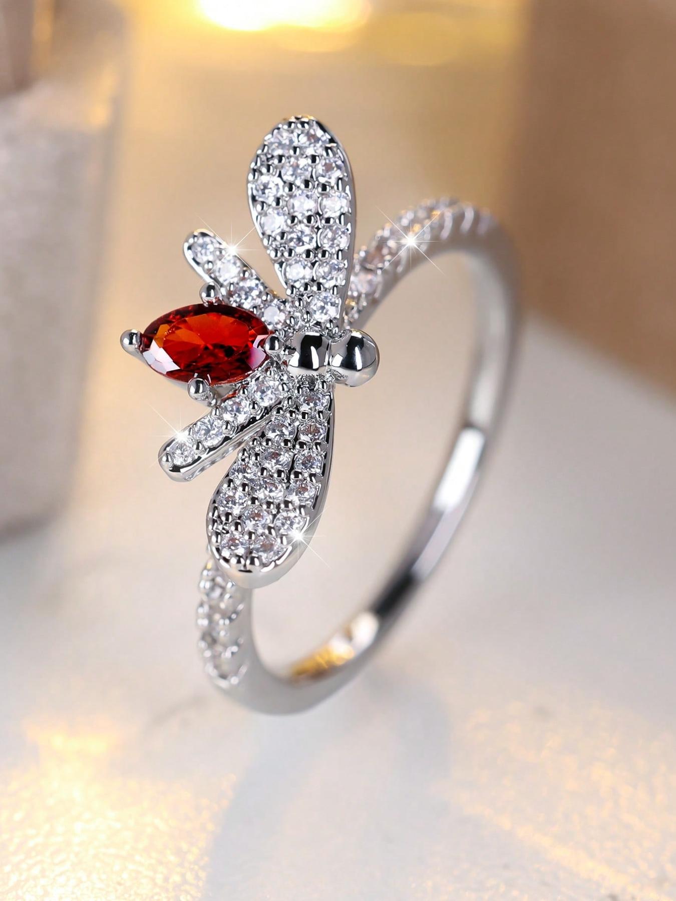 A stunningly designed small bee-shaped artificial zirconia ladies' ring, perfect as a wedding gift, engagement present, anniversary present, birthday gift.