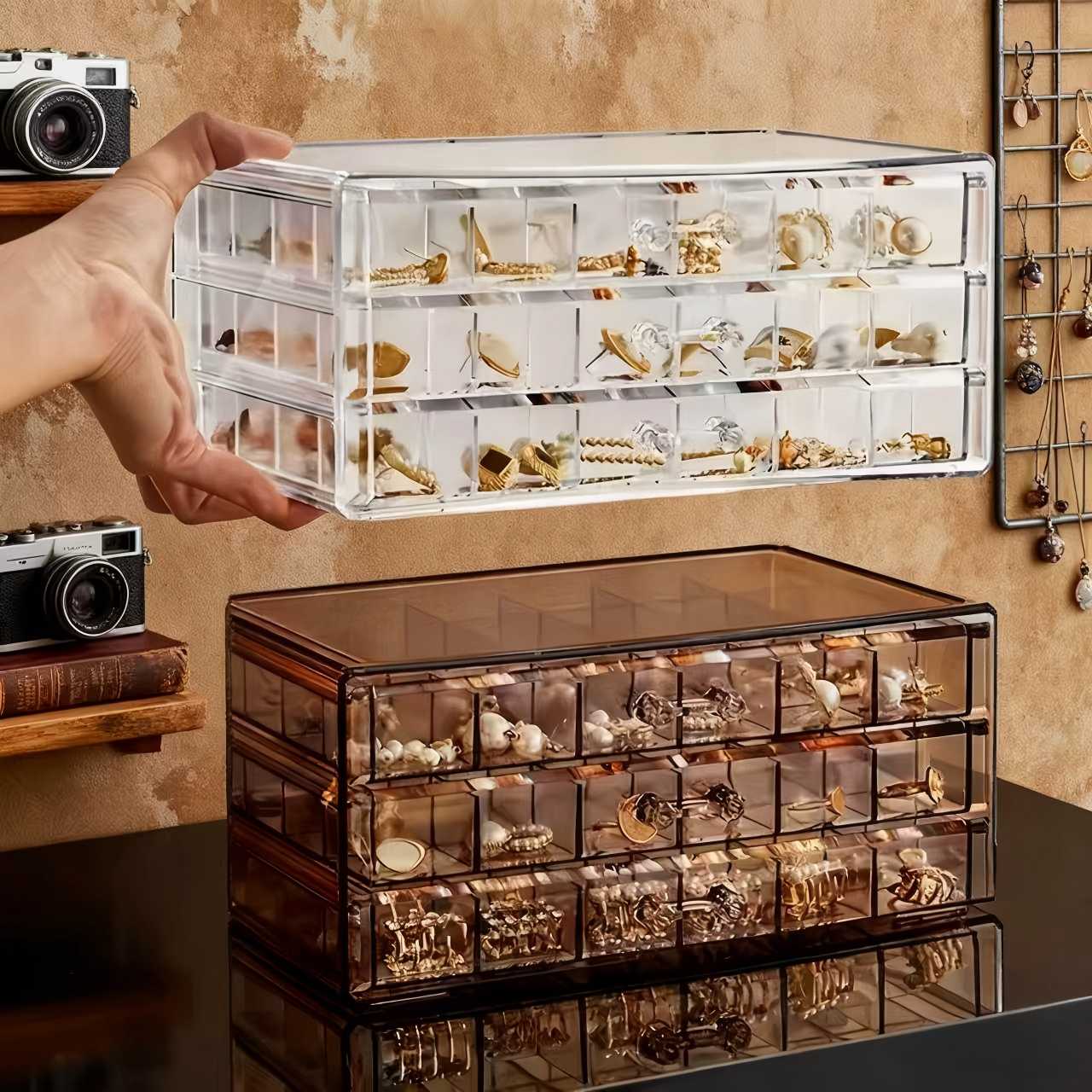 Desktop jewelry storage box, transparent visible jewelry box, suitable for placing on dressers, in bedrooms, dormitories, offices and other places, capable of holding small jewelry