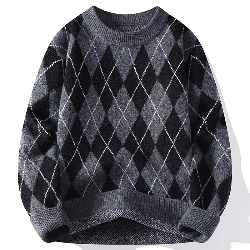 Men's Crew Neck Argyle Jacquard Knit Sweater, Vintage Full‑Print Diamond Plaid Texture, Drop‑Shoulder Fit, Vintage Casual Style, Thick Soft Warm Fabric, Suitable for Daily Commute and Casual Street Outfits in Autumn and Winter.