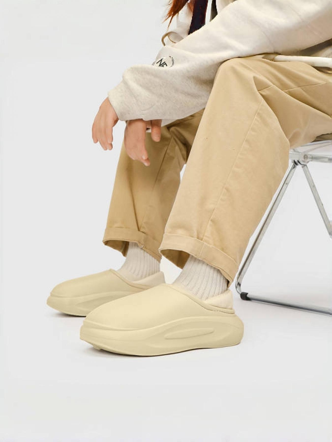 Men's Black Warm & Waterproof Slippers, Minimalist Home Style, Waterproof Leather with Fleece Lining, Warm & Non - Slip, Comfortable on Feet, Ideal for Home Daily & Bathroom Scenarios