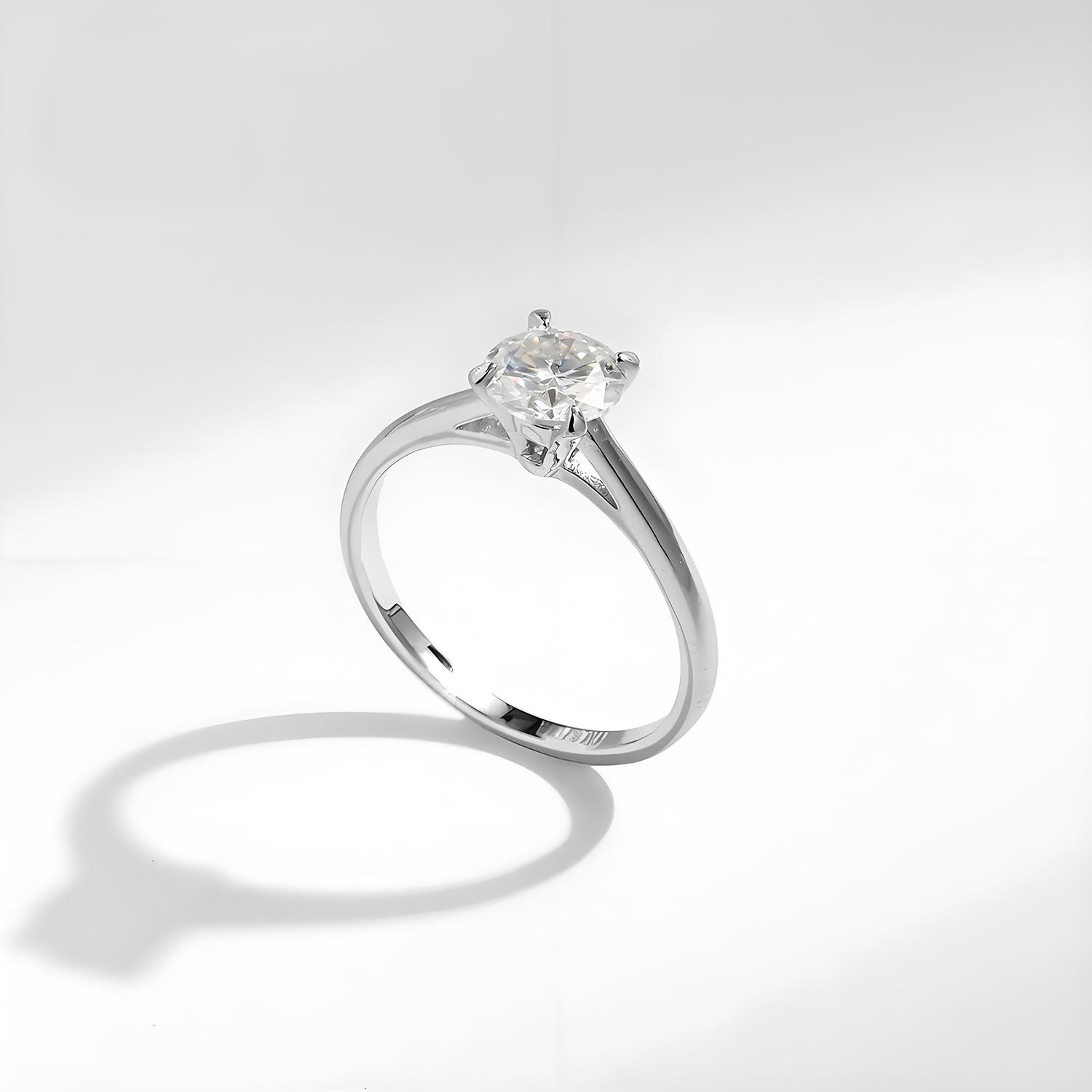 Delzzad S925 1-2ct Round VVS Synthetic Moissanite Solitaire Four-Prong Ring Band Engagement Wedding Ring Daily Costume Jewelry Accessories Anniversary Valentine's Day Gifts for Her Women Girls