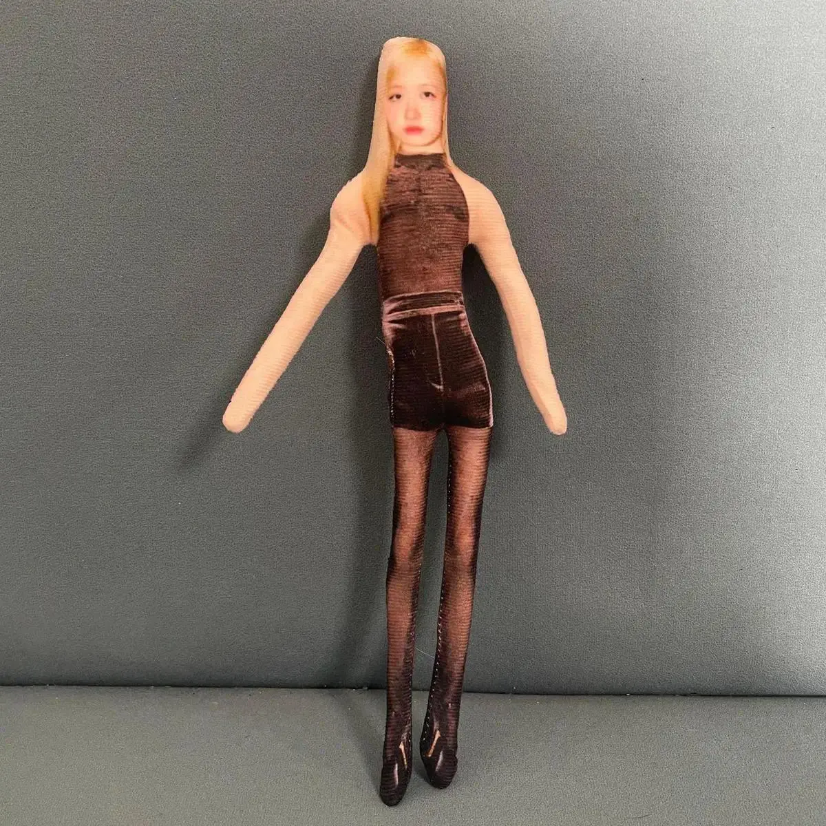28CM Plush Doll Full Body JISOO JENNIE LISA  Rose Doll with Built in Skeleton Freely Posable Merch Holiday Gift