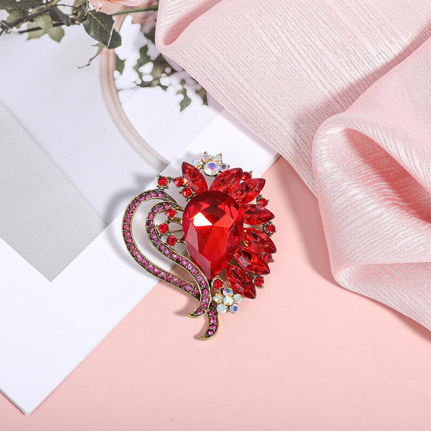 Red Brooches for Women, Elegant Red Rhinestone Brooch Sparkling Heart Brooch for Wedding Party Ceremony Valentine's Day