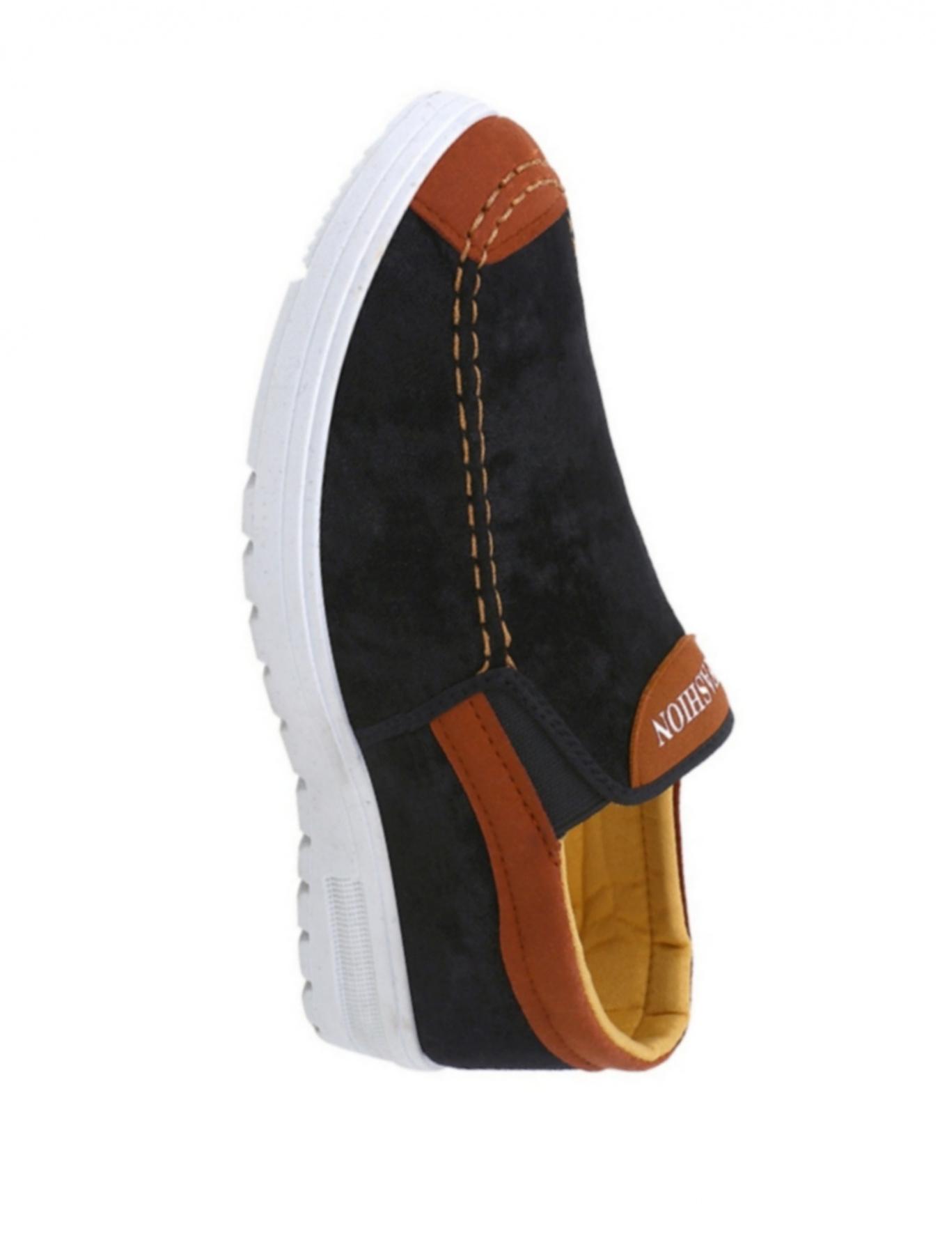 Men's casual shoes, breathable upper for a comfortable and airy feel, with a contrasting color design for a stylish look. The slip-on style ensures easy wear and removal, featuring a comfortable canvas material that is lightweight and durable