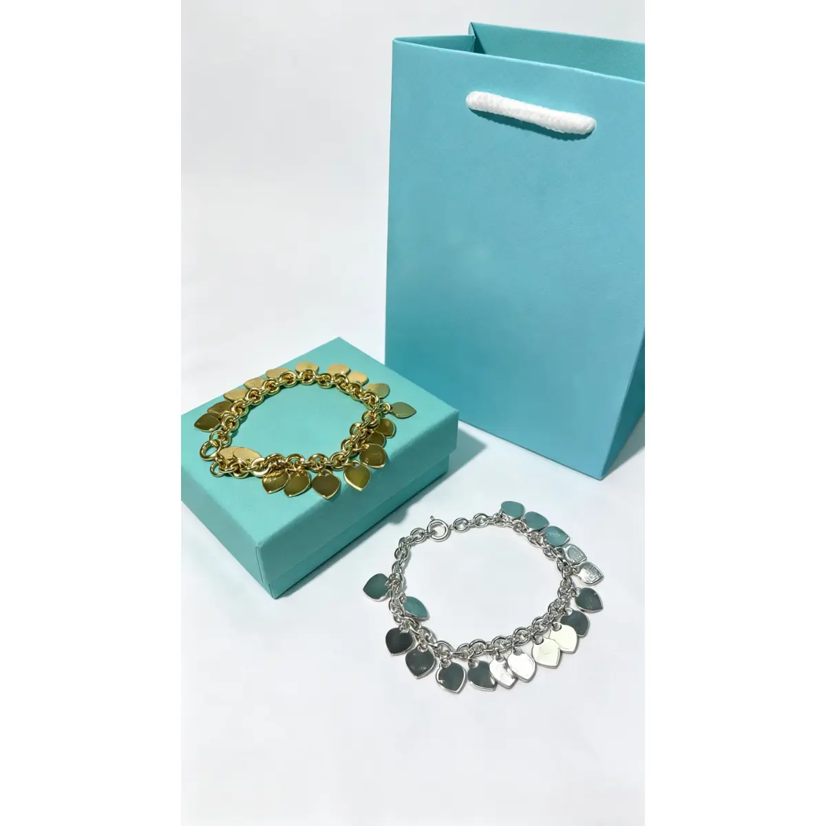 Elegant Multi‑Heart Dangle Charm Bracelet Fine Polished Smooth Surface Sturdy Link Structure Understated Luxury Texture Comfort Fit Chic Layering Hand Accessory Timeless Minimalist Design Floating Pendants Versatile Styling Essential For Daily Commute Cas