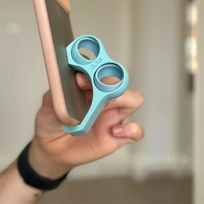 The innovative multi-functional ergonomic phone holder accessory integrates an all-in-one stand, which can be used together and is suitable for various scenarios as a phone holder.