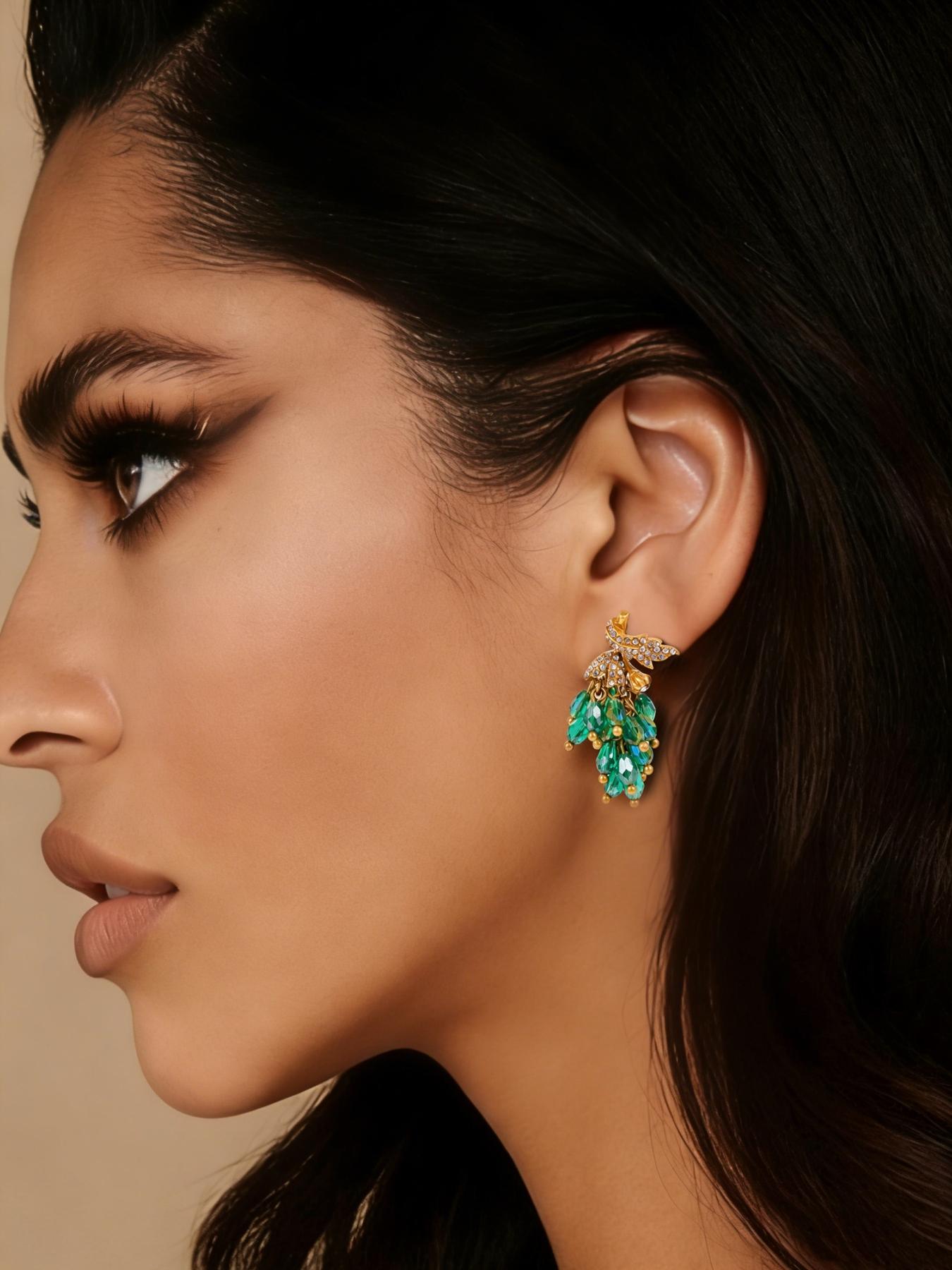 1 pair of vintage elegant leaf long earrings, suitable for daily commuting, vacation and dating, and also a surprising and exquisite small gift.