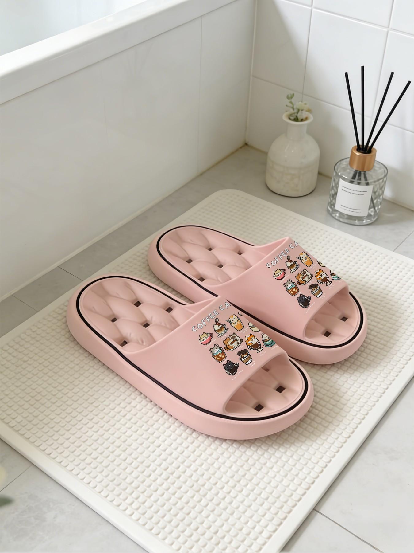 1 Pair Coffee Cat Themed Printed Hollow Massage Thick Sole Slippers, Cute Healing Style, Non-slip Soft Sole, Quick-dry for Bathroom, Indoor & Outdoor Dual-use, Open Toe Slides, Bathroom Casual Slippers