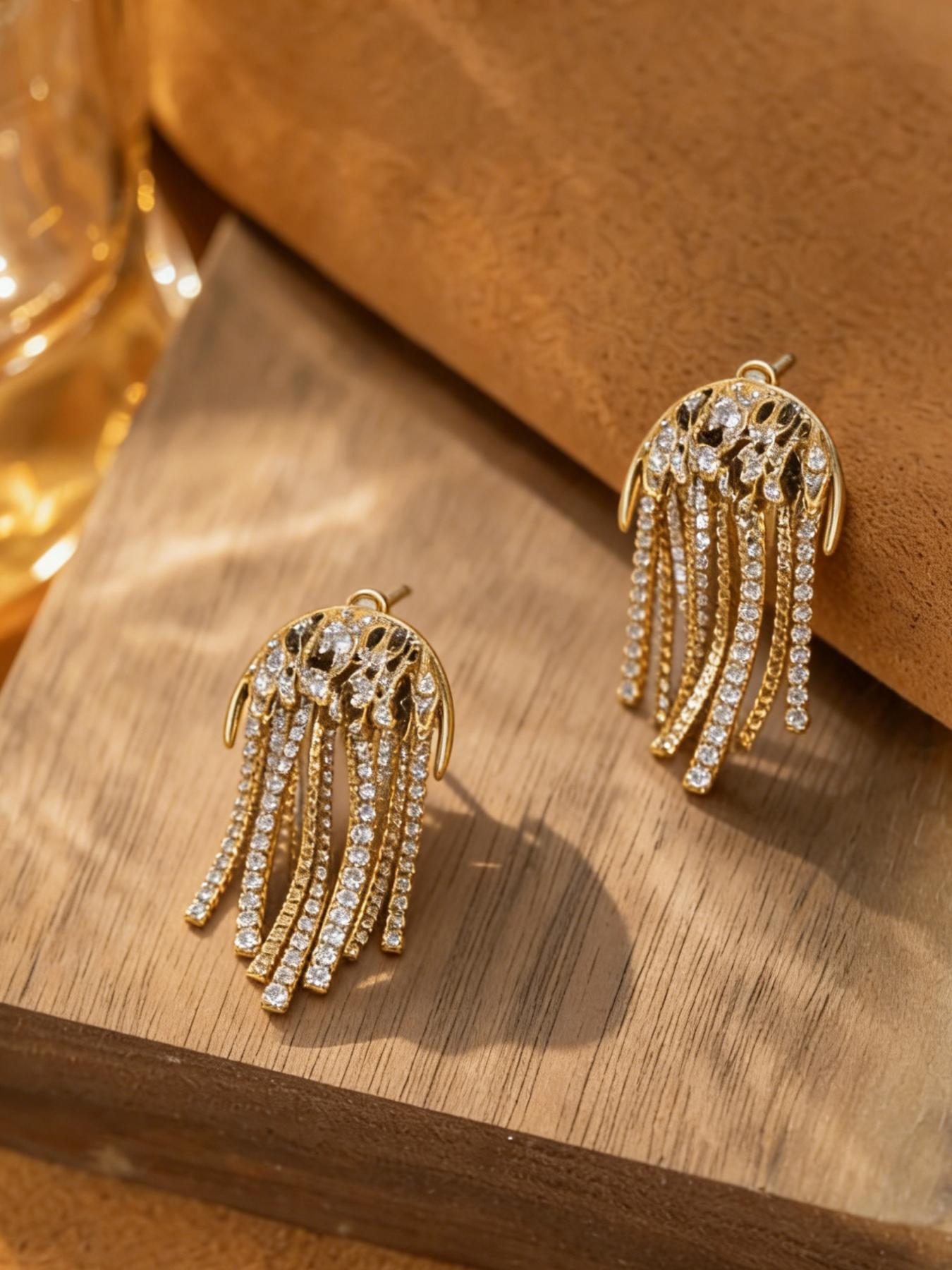 1 pair of retro light luxury line tassel studded diamond earrings, suitable for daily commuting, vacation and dating, and also a surprising exquisite small gift.