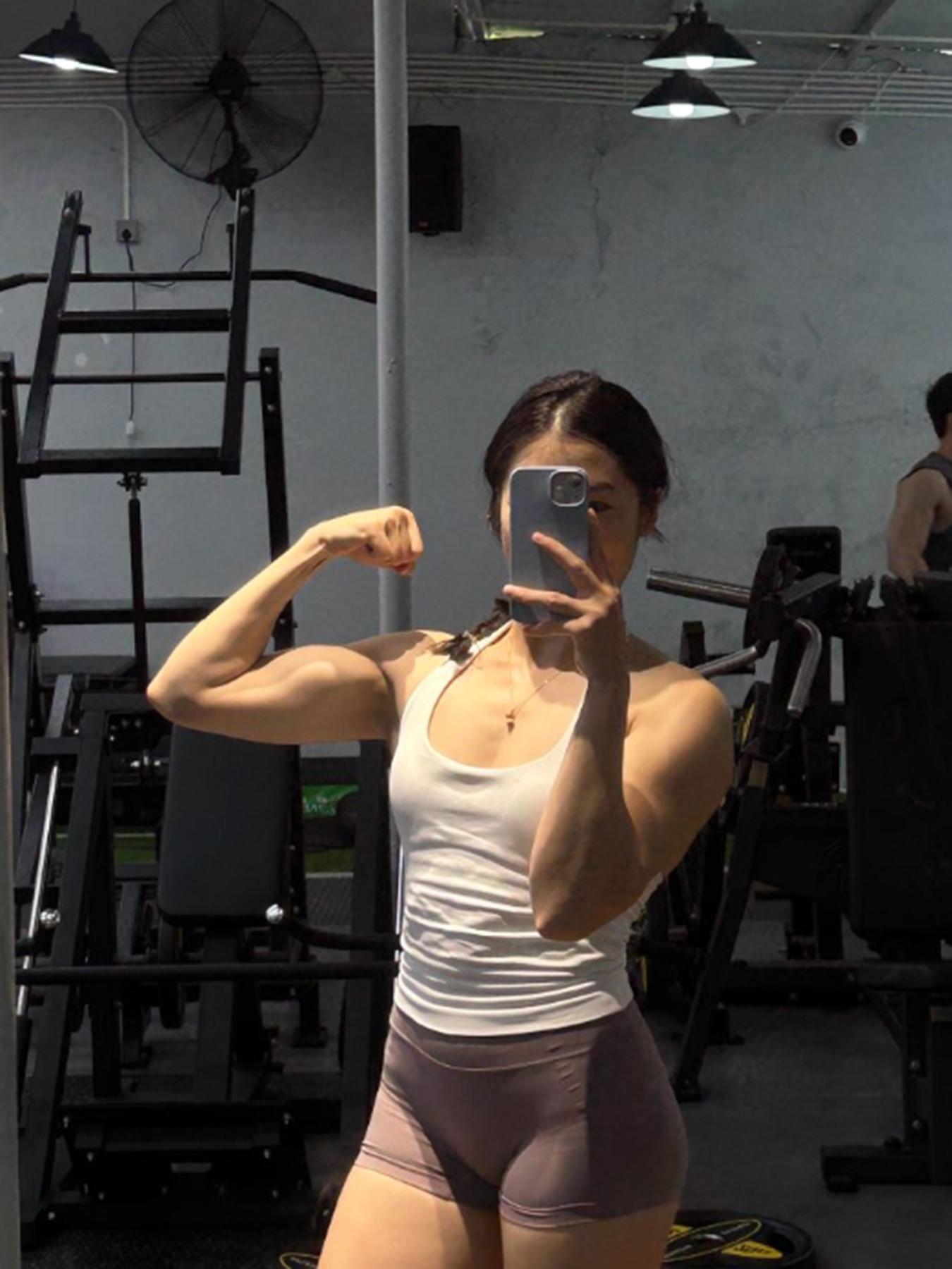 Women's Solid Removable Chest Pad Sports Tank Top, Breathable Comfortable Sports Top for Yoga Gym Workout, Ladies Sportswear for All Seasons