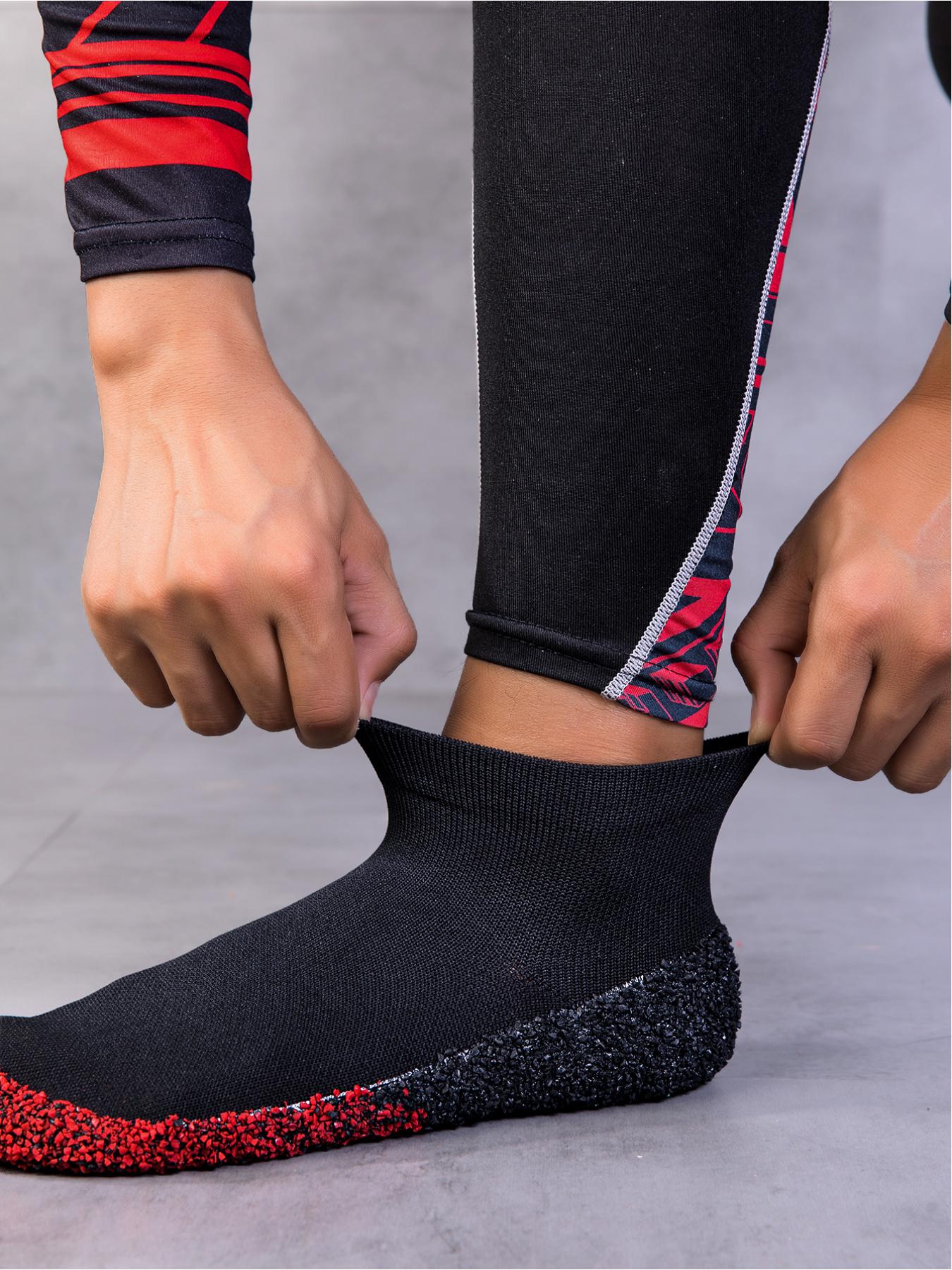 Ladies' widened elastic knitted foot socks with a granular sole for strong grip, soft and skin friendly fabric for comfortable wrapping, and a heel loop design for easy on and off. Essential for gym yoga and daily casual indoor exercise wear