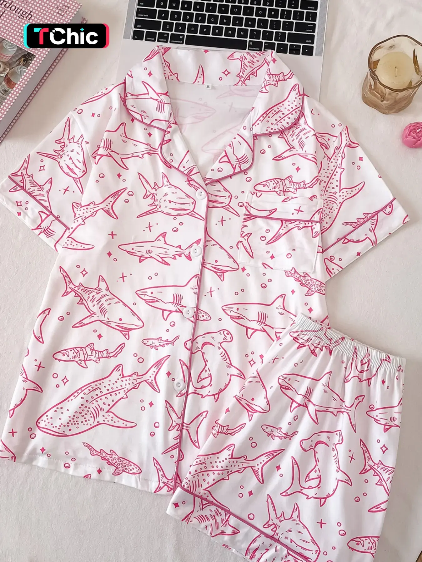 2-Piece Shark Print Casual Pajamas Set for Women, Elegant Fitted Top with Button-Down Neck + Comfortable Loose Shorts, All-Seasons Home Wear, Pyjamas, Loungewear