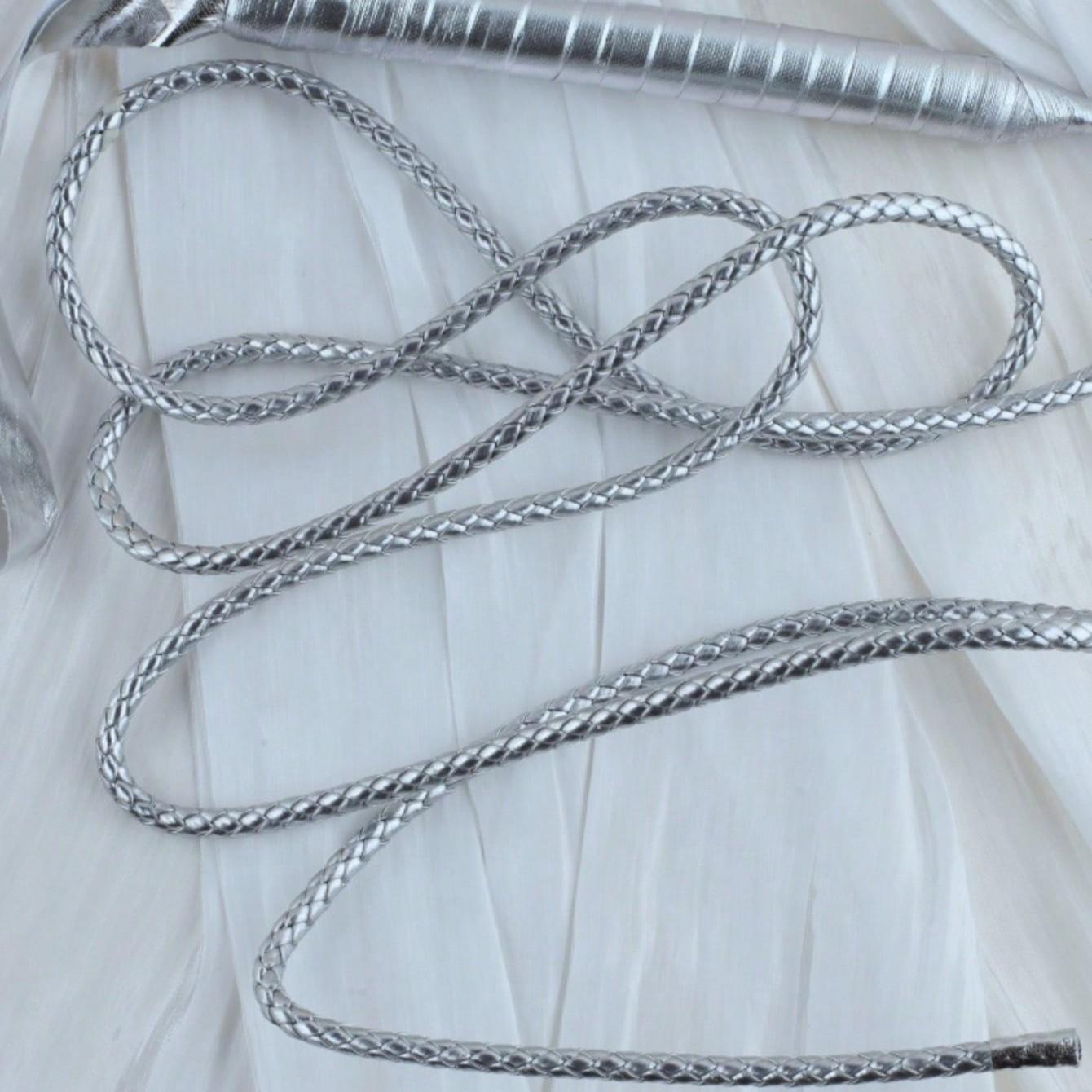 Artificial Leather Whip with Convenient Strap, Soft Handle for Comfortable Grip, Ideal for Equestrian Horseback Riding Role-Playing Stage Performances